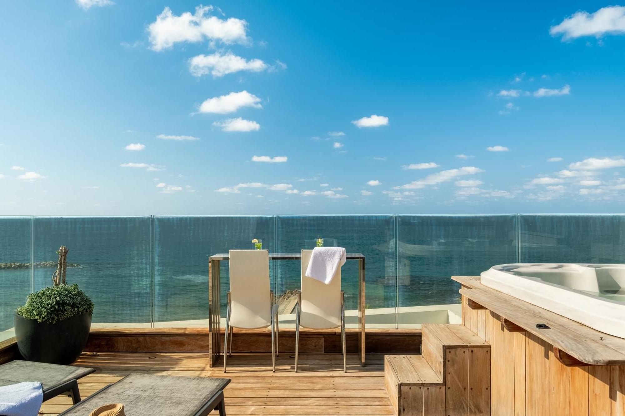 Penthouse 3Br + Roof Top + Parking - On The Beach Haifa Exterior photo